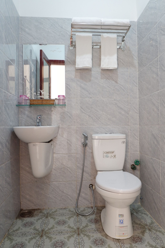 Bathroom, White Lion House, Da Nang
