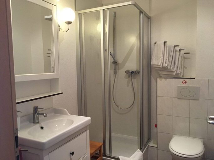 Bathroom, Taunusblick Ferienwohnung und Apartment, Wetteraukreis