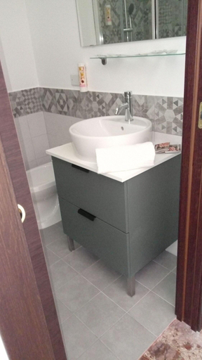 Bathroom 4, Marina 8, Napoli