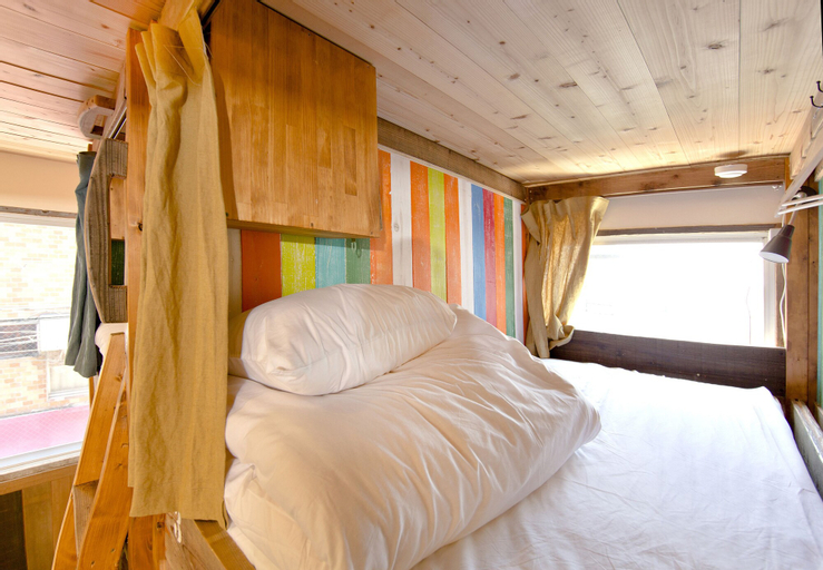 Bedroom 5, The Pax Hostel, Cafe & Records, Osaka