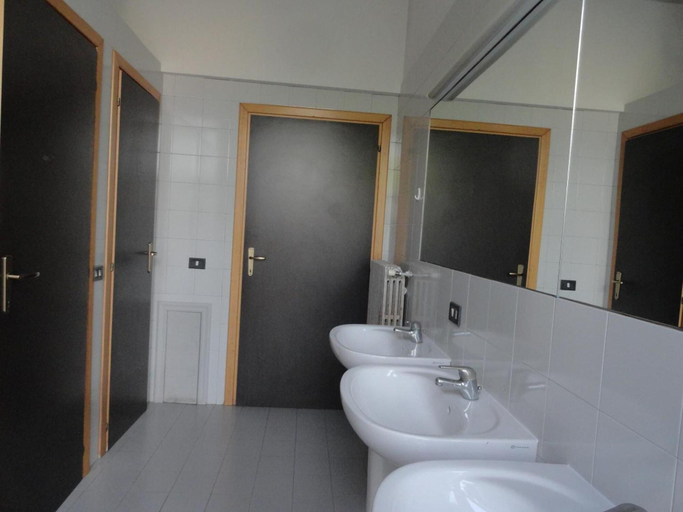 Bathroom 5, Ostello del Chianti, Florence