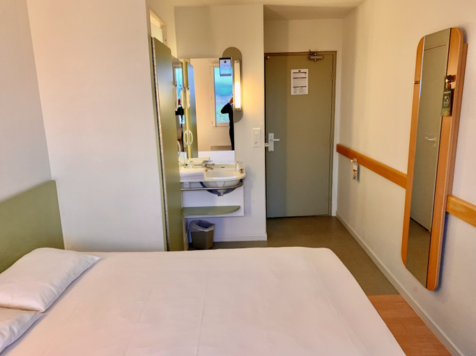 Bedroom 5, ibis budget Concarneau, Finistère