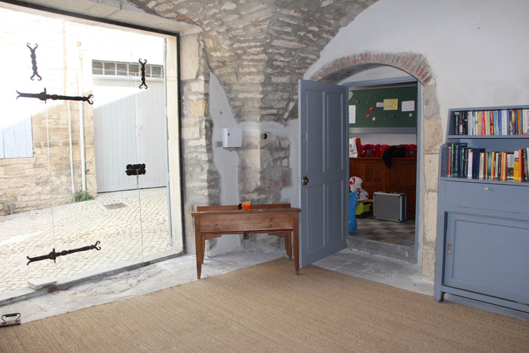 Others 5, Maison Anila, Gard