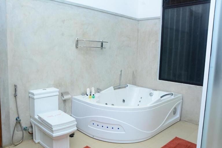Bathroom 4, Nil diya mankada safari lodge, Embilipitiya