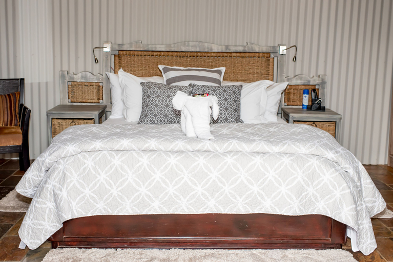 Bedroom 3, 61 On Ireland, Capricorn