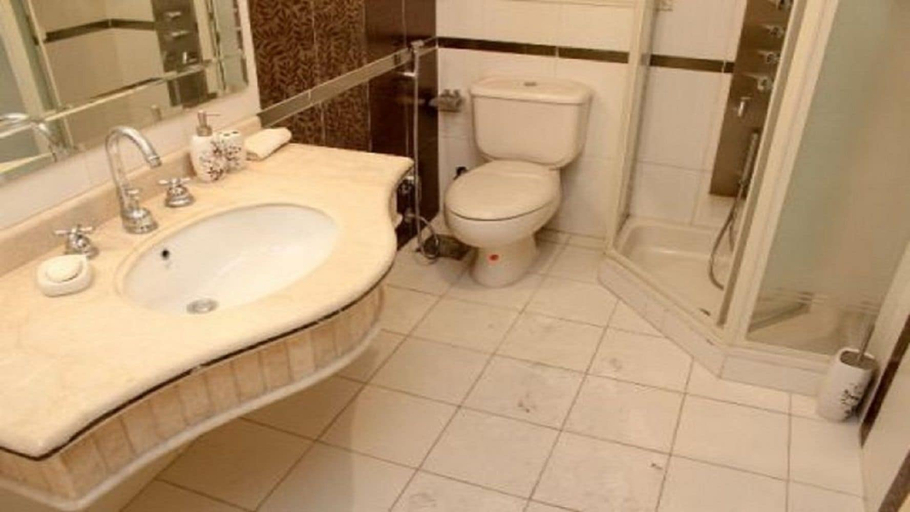 Bathroom 3, Alexandria house Mohamed Naguib, Al-Muntazah