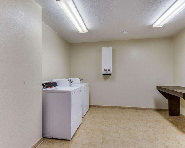 Others 4, Econo Lodge Falfurrias Hwy 281, Brooks