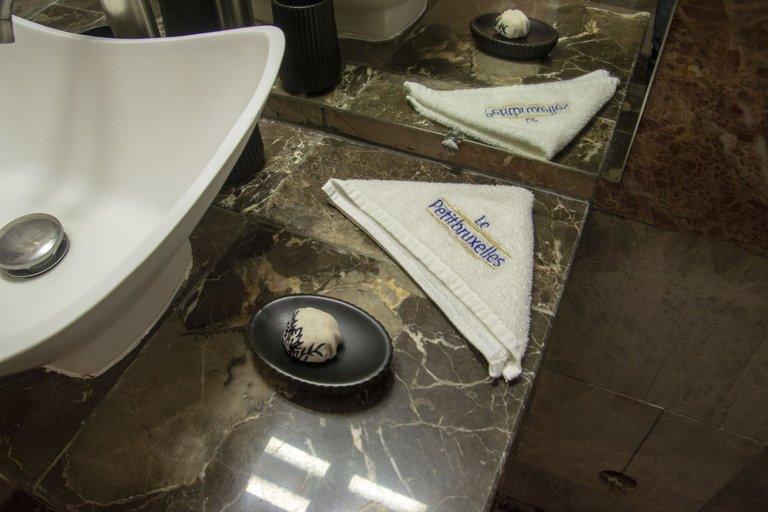 Bathroom 4, Hotel Petit Brussel, Golfe (incl Lomé)