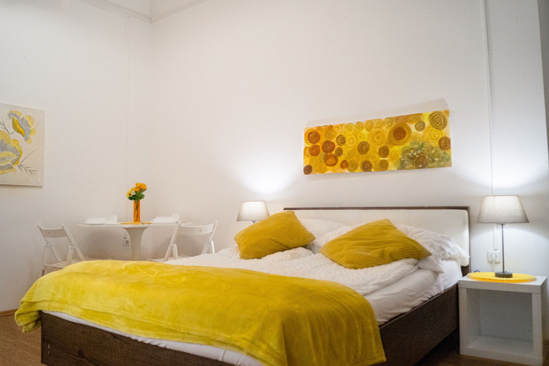 Bedroom 2, Beautiful 2BR - 12 min from Downtown, Wien