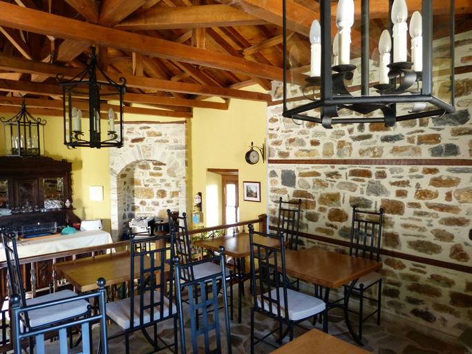 Food & Drinks 5, Ta Xelidonakia, Thessaly