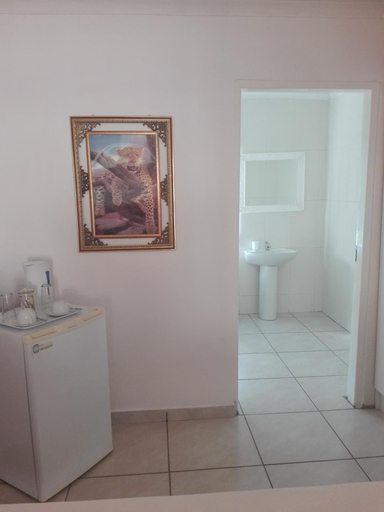 Bathroom 3, Joezebel Guest House, Bojanala