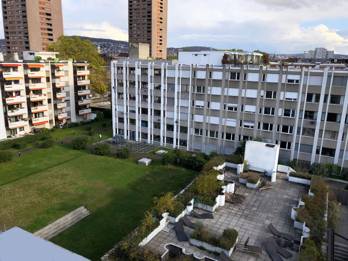 Exterior & Views 26