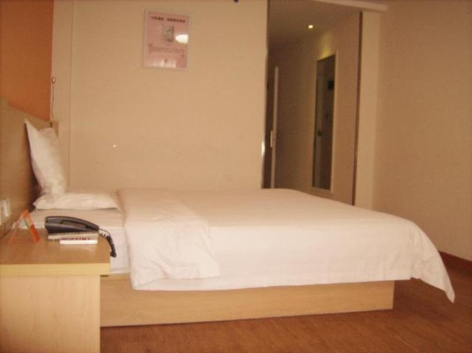 Bedroom 4, 7 Days Inn Zhumadian Railway Station, Zhumadian