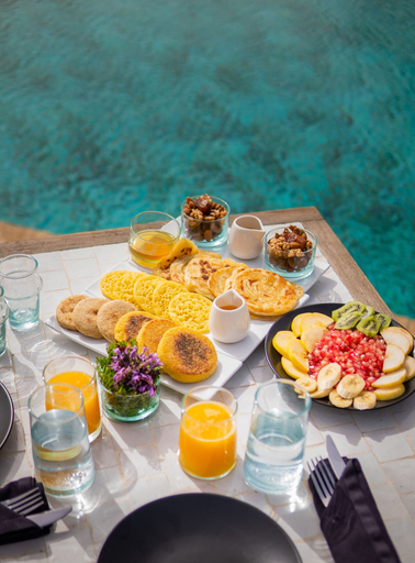 Food & Drinks
