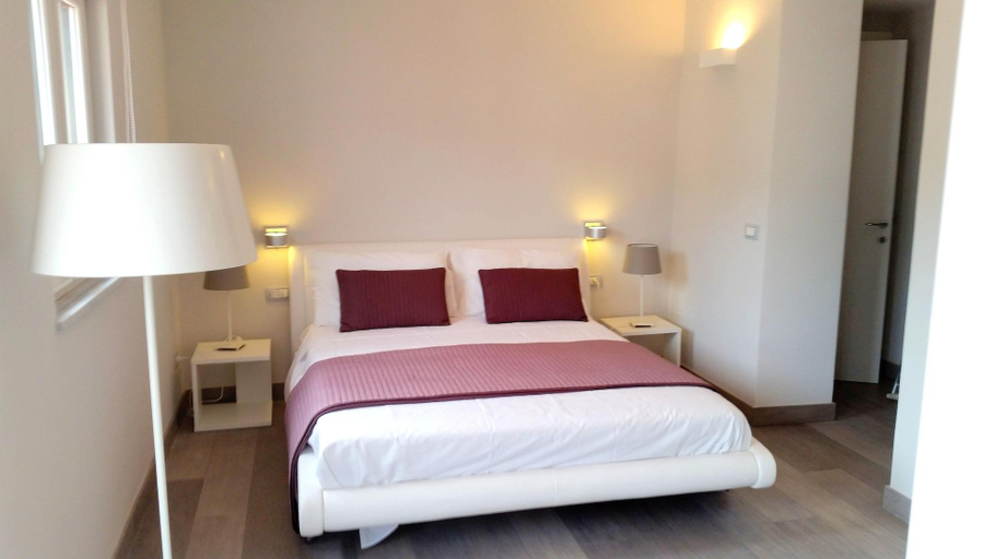 Bedroom 4, Younique, Napoli