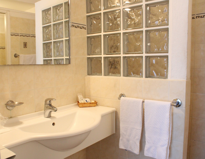 Bathroom 4, Hôtel Alexandra, Alpes-Maritimes