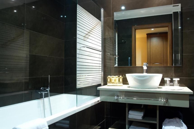 Bathroom 5, TAGLI RESORT & VILLAS, Central Greece