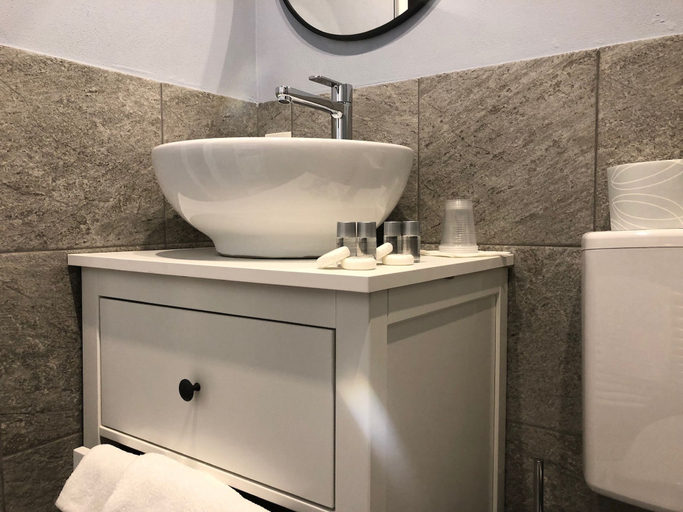 Bathroom 5, Vivaverona Rooms, Verona