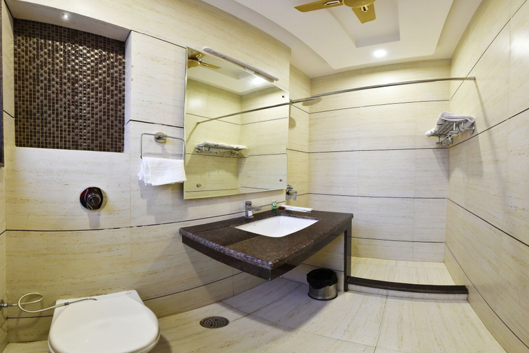 Bathroom 5, Hotel Amritsar International, Amritsar