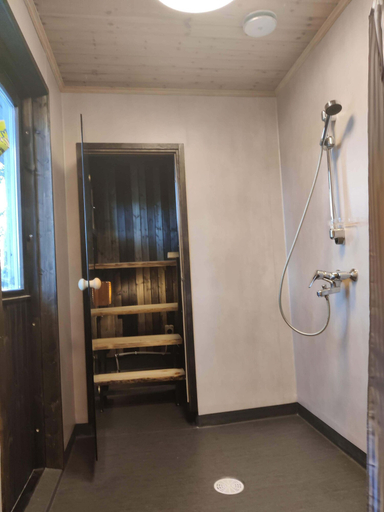 Bathroom 4, Salkolahti Tuura, Pirkanmaa