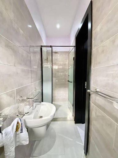 Bathroom, Harrington court, Eti-Osa