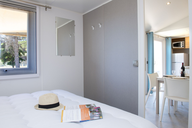 Bedroom 3, Les Mûriers, Hérault