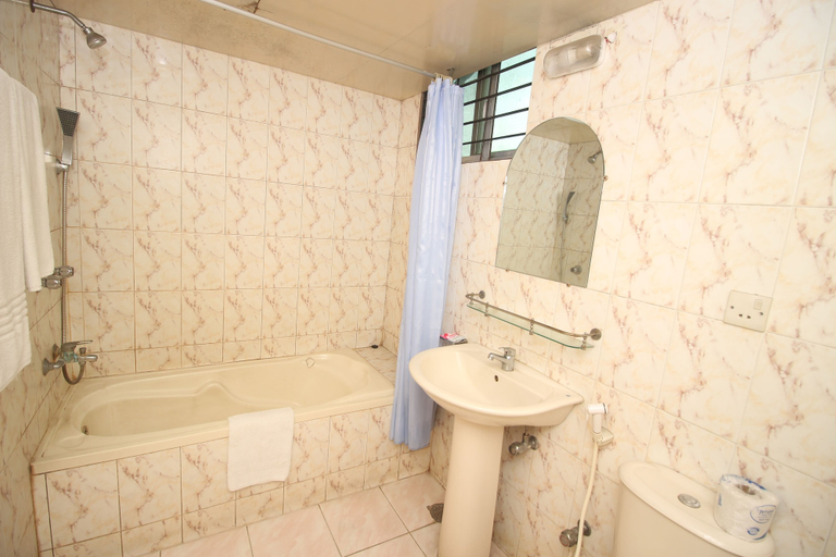 Bathroom 4, Laurel Lakefront Hotel, Dhaka