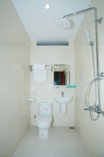 Bathroom, Phuong Tung Hotel, Da Nang
