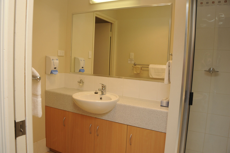 Bathroom 4, Sun Valley Motel Biloela, Banana