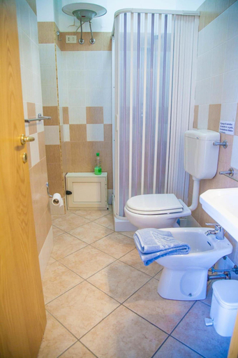 Bathroom 5, B&B Il Castellino, Messina