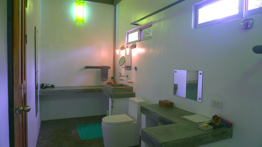 Bathroom 4, SomeWhere Else Boutique Resort, Mambajao