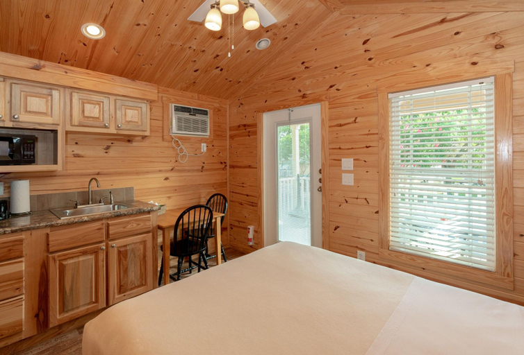 Bedroom 3, Hill Country Cottage & RV Resort, Comal