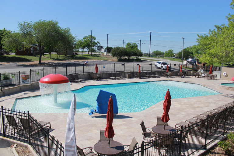 Hill Country Cottage & RV Resort, Comal