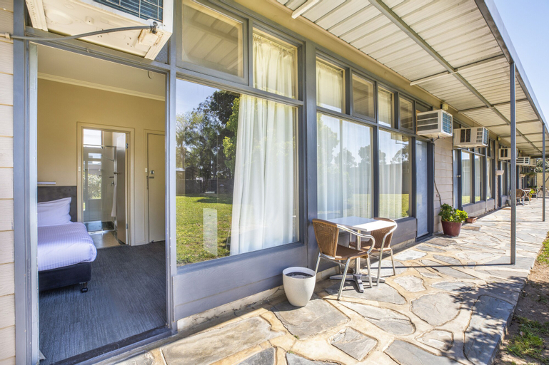 Exterior & Views 3
