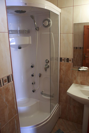 Bathroom 4, Hotel Kuc