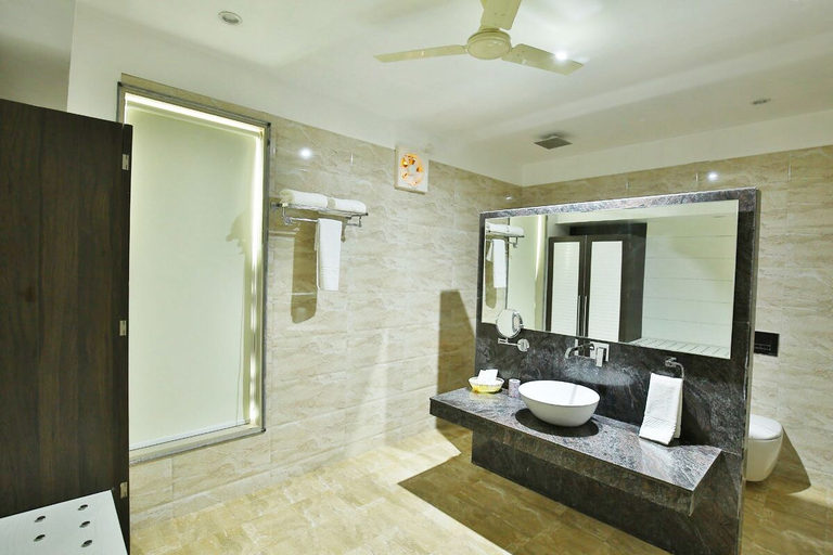 Bathroom 3, Jhansi Hotel, Jhansi