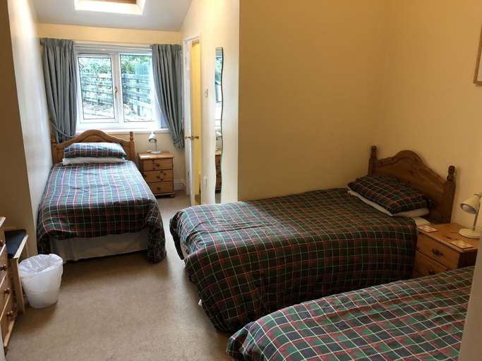 Bedroom 2, The New Inn Guest House, Bridgend