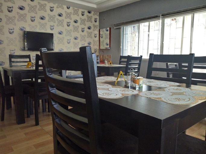 Food & Drinks, Graceville Comfort Residence, Karu