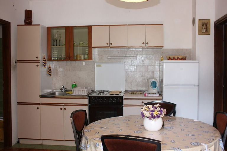 Others 4, Dora Apartments, Pag