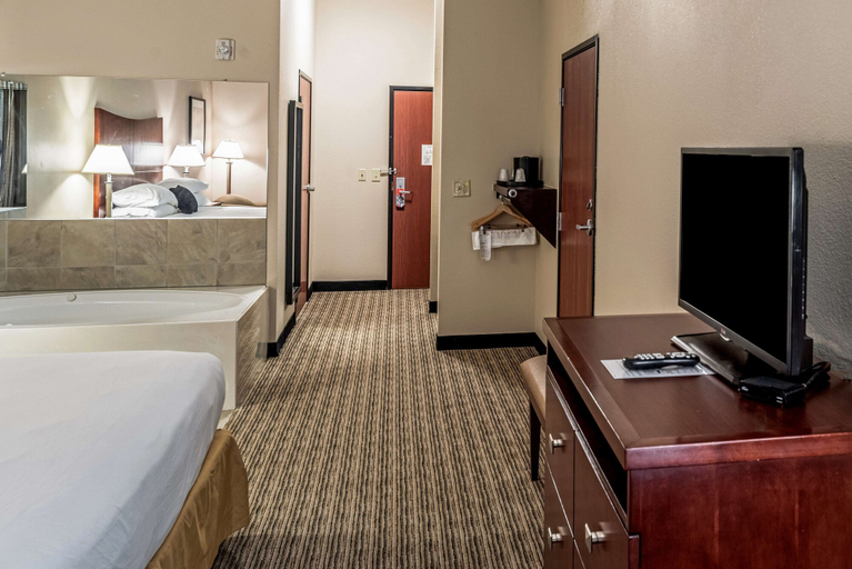 Bedroom 2, Red Lion Inn & Suites Mineral Wells, Parker
