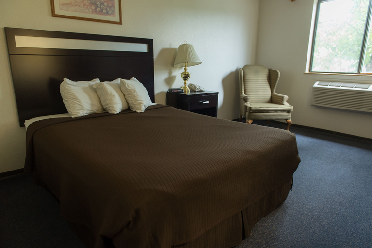 Bedroom 3, Super 8 by Wyndham Williams Lake, Cariboo