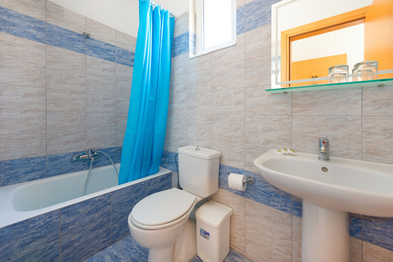 Bathroom 5, Yiannis Apartments, South Aegean