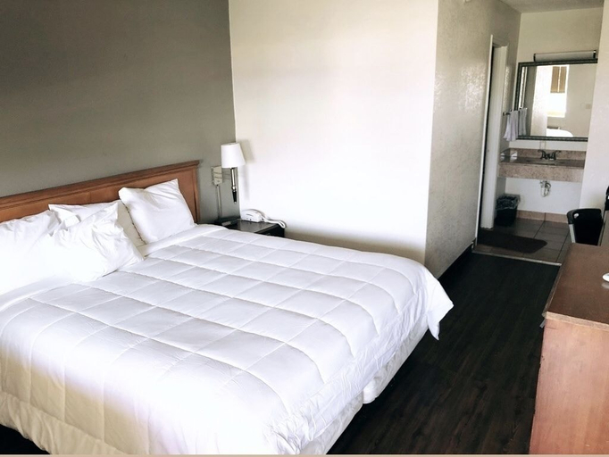 Bedroom 4, Americas Best Value Inn Princess Anne, Somerset
