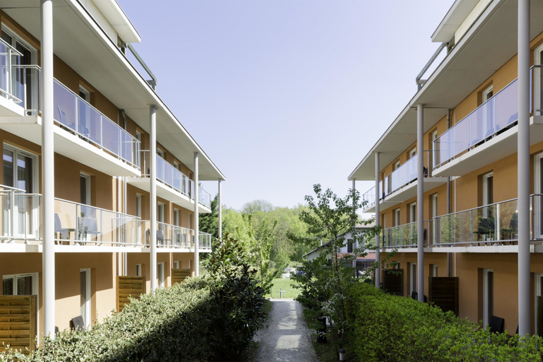 Exterior & Views