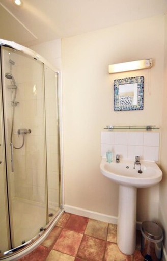 Bathroom 3, Volunteer Inn, Gloucestershire