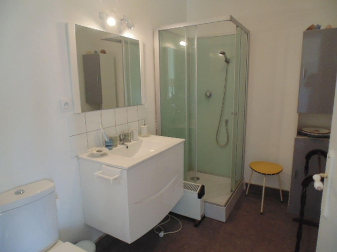 Bathroom 5, Maison Sans Soucis, Deux-Sèvres