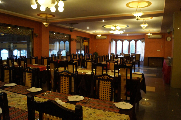 Food & Drinks 5, Hotel Migmar, Chang