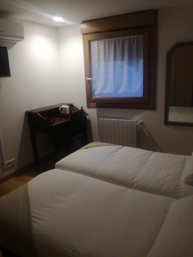 Bedroom 4, Pensión El Paseo, Navarra