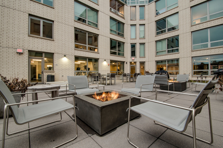 Food & Drinks, Wrigley Suites, Cook