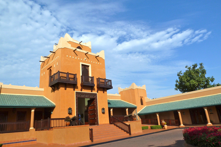 Exterior & Views